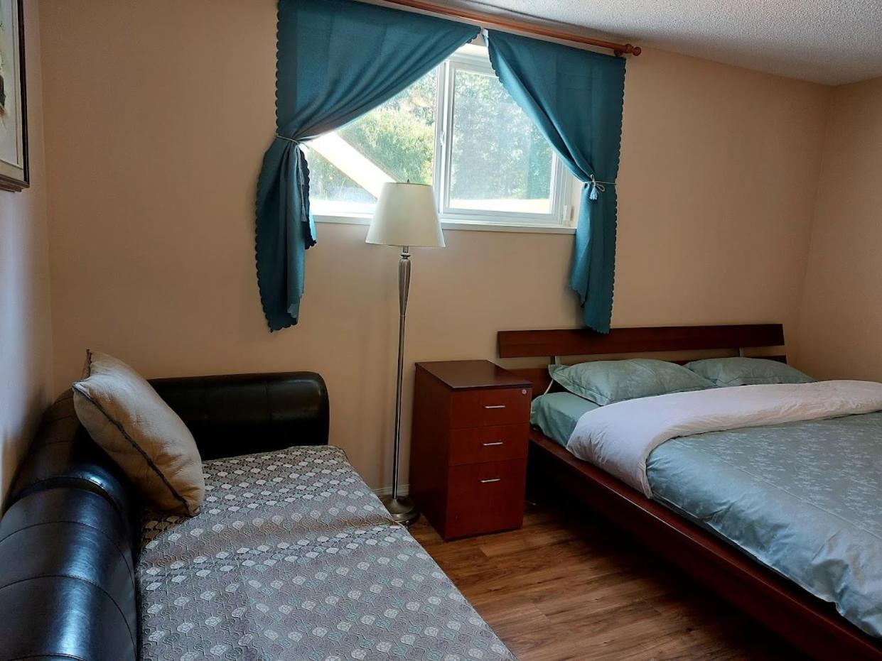 Village Guest house Calgary